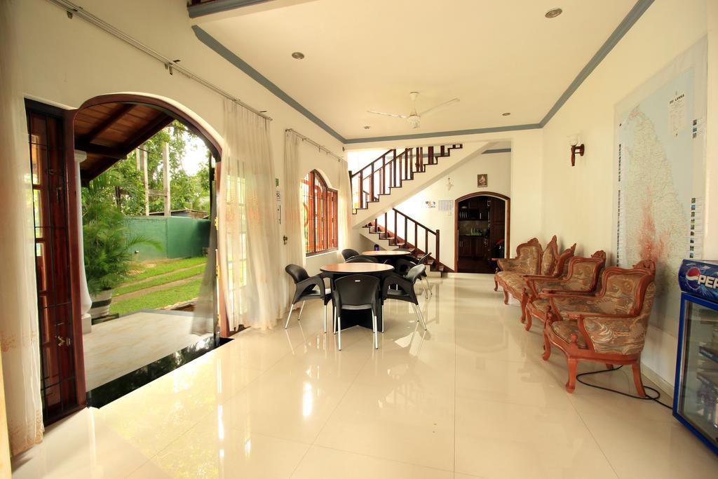 Flipflop Hostel Negombo Exterior foto