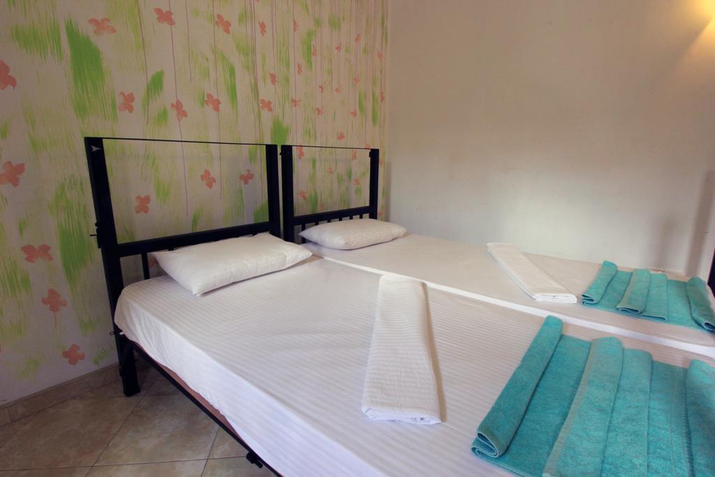 Flipflop Hostel Negombo Exterior foto